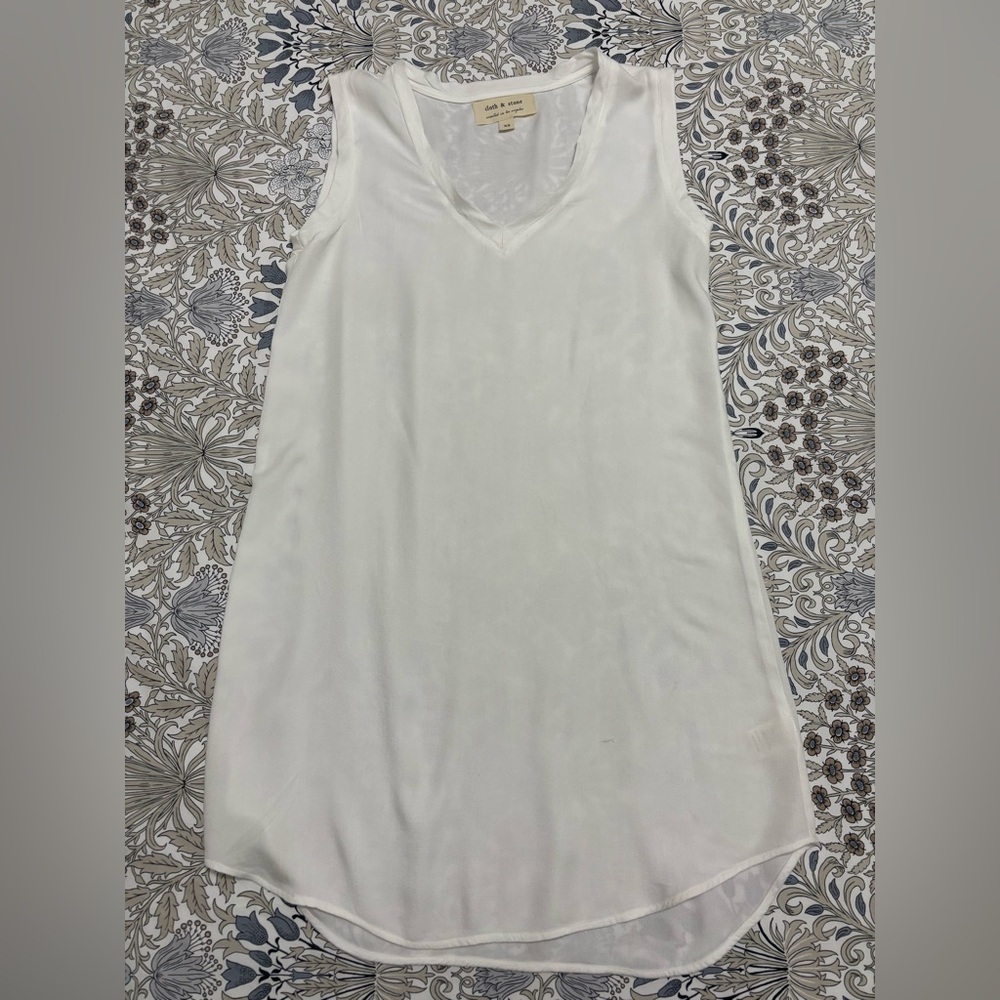 Cloth & Stone Cream V-Neck Sleeveless Top
